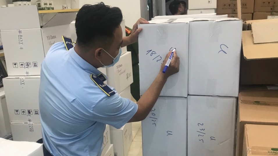 Hà Nội: Chuyển hồ sơ vụ việc Nền tảng hàng đầu cung cấp Cwin com, kinh doanh Link vào Cwin Cá Cược Thể Thao 2026 chứa chất cấm sang Cơ quan Cảnh sát điều tra