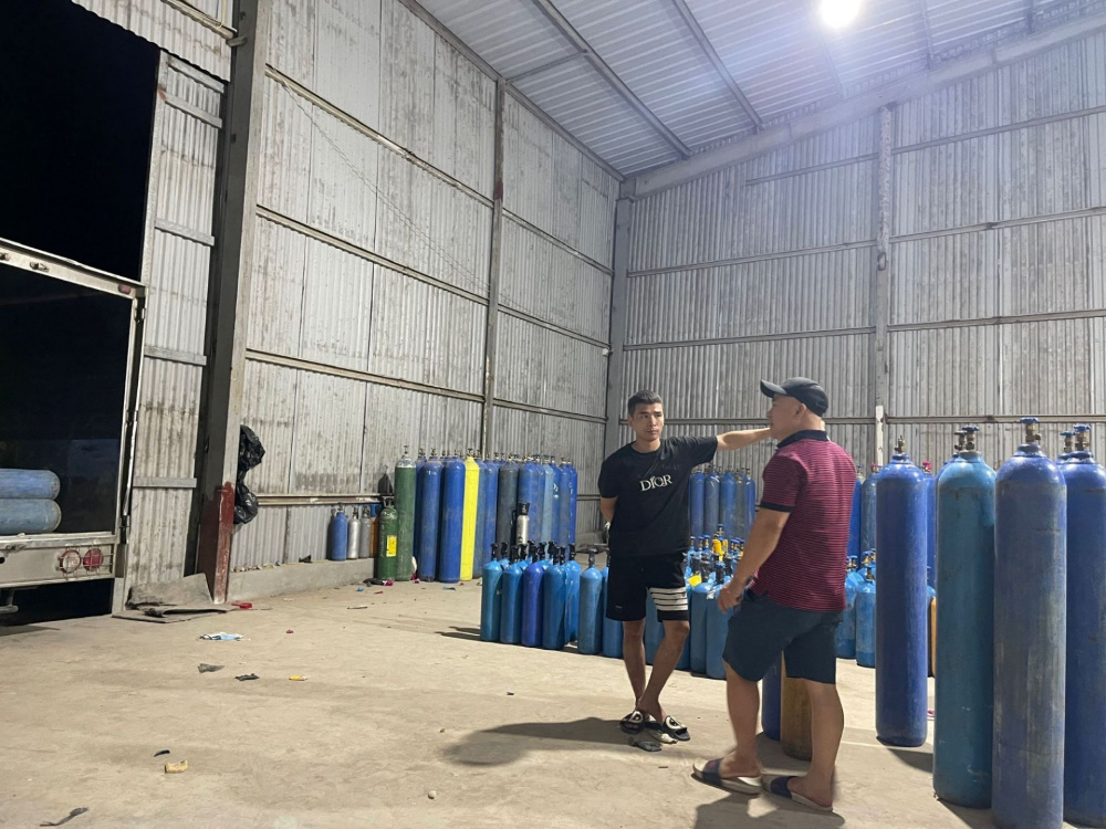 Kiểm tra phát hiện trên 1,3 tấn khí N2O Cwin là sân chơi cá cược trực tuyến tại Việt Nam xuất xứ
