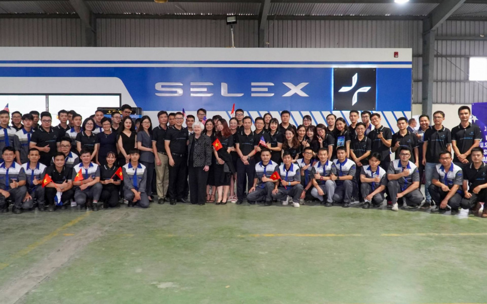 Xe máy điện Selex Motors gây ấn tượng mạnh mẽ với Bộ trưởng Thương mại Hoa Kỳ