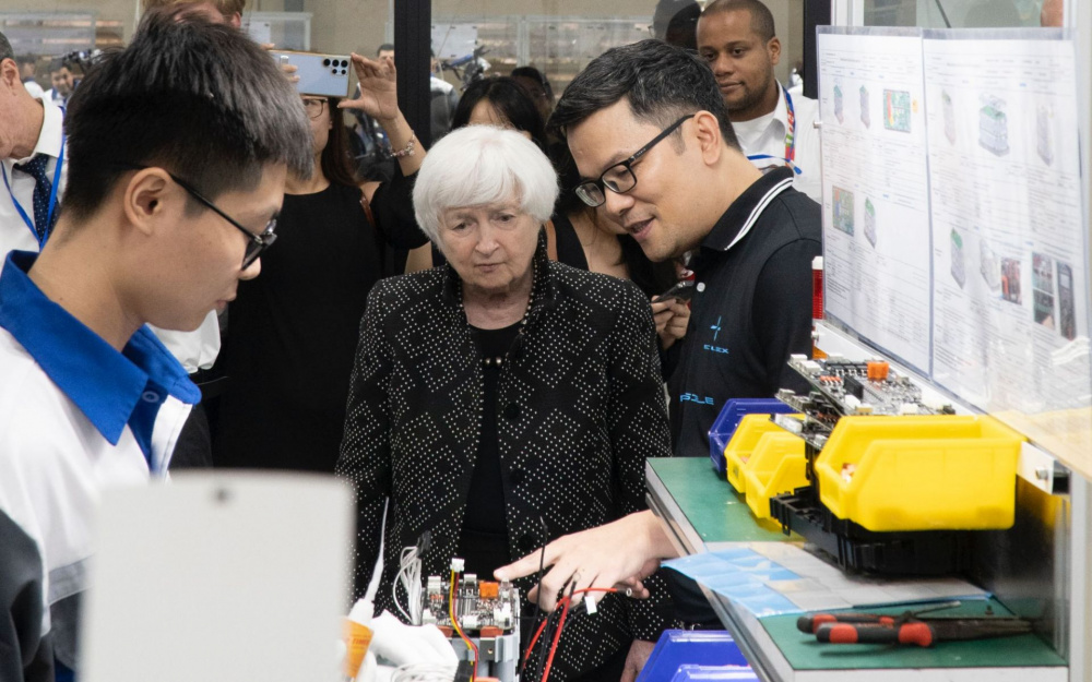 Xe máy điện Selex Motors gây ấn tượng mạnh mẽ với Bộ trưởng Thương mại Hoa Kỳ