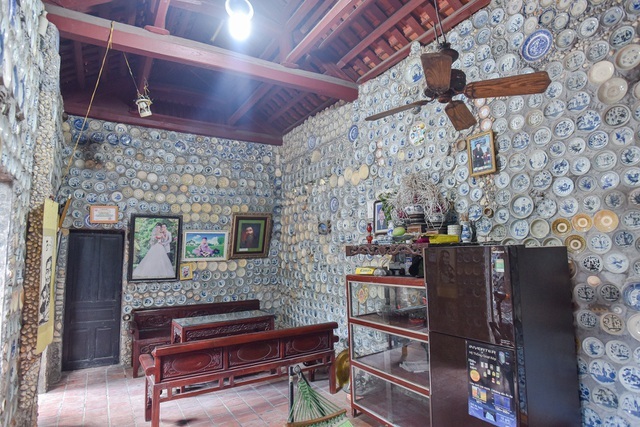 bên trong ngôi nhà gắn đĩa