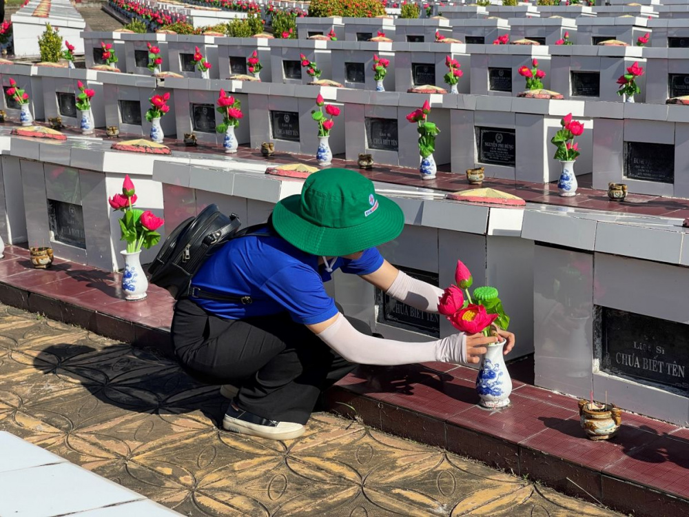 Đoàn thanh niên EVNGENCO2 tri ân ngày Thương binh Liệt sĩ