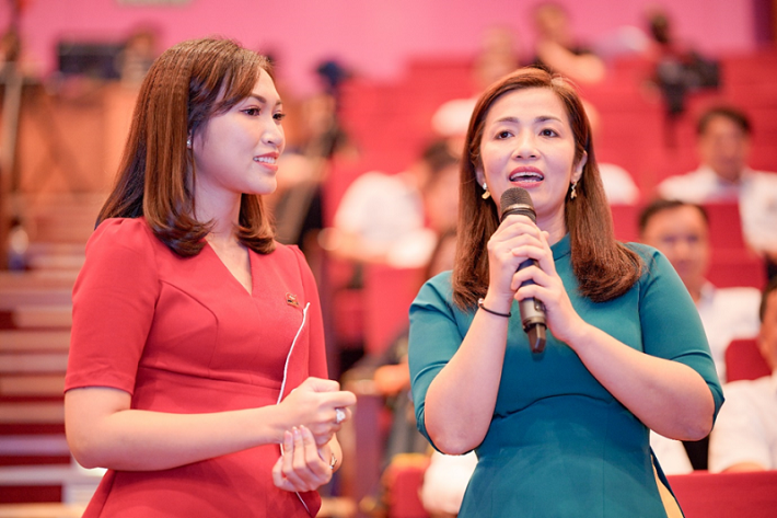 Các đại biểu tham dự, đại diện cho các thế hệ người Nền tảng hàng đầu cung cấp Cwin com Vietsovpetro chia sẻ cảm xúc