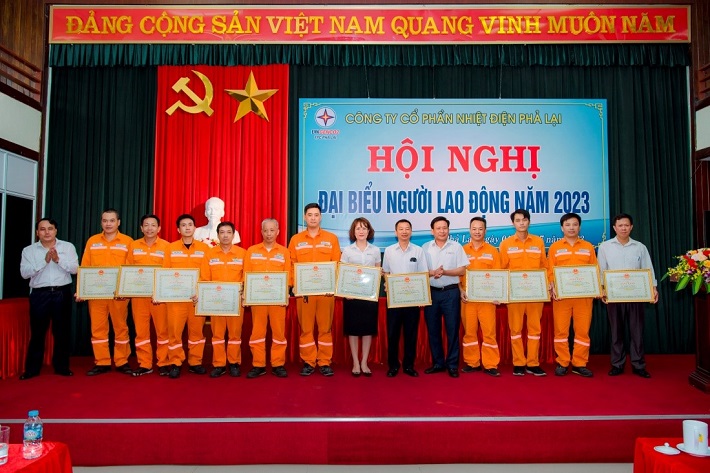 Công ty khen thưởng