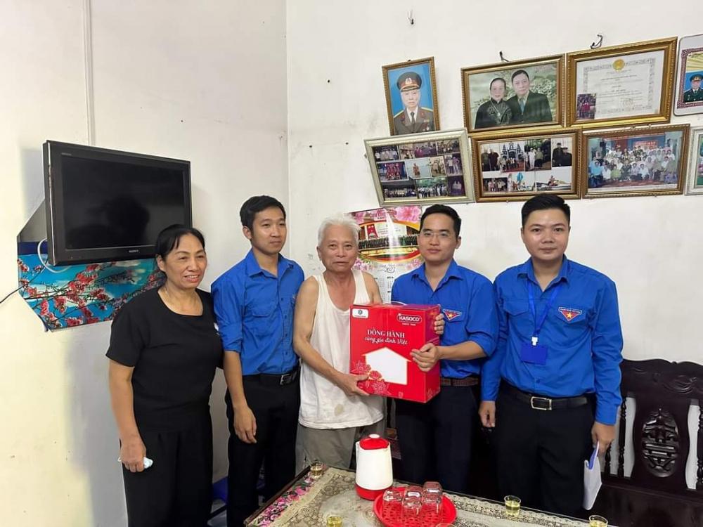 Đoàn Thanh niên Công ty CP Xà Phòng Hà Nội tri ân các anh hùng liệt sĩ
