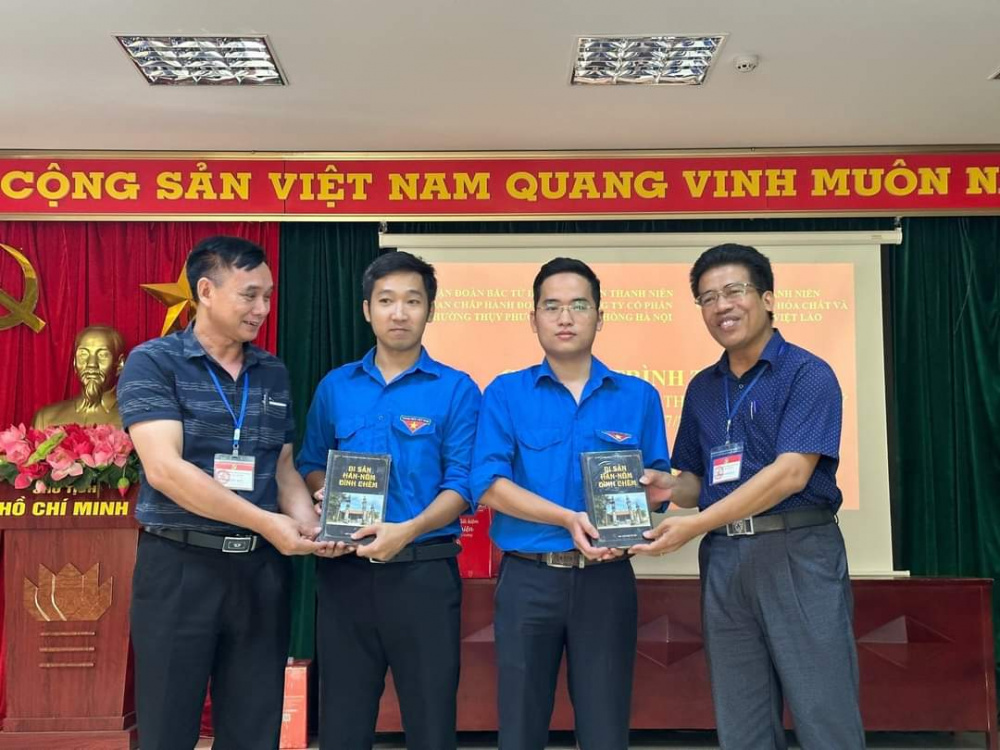 Đoàn Thanh niên Công ty CP Xà Phòng Hà Nội tri ân các anh hùng liệt sĩ 3