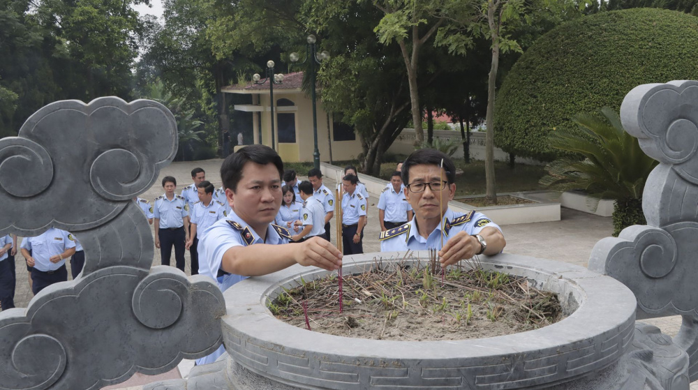 anh hùng liệt sĩ