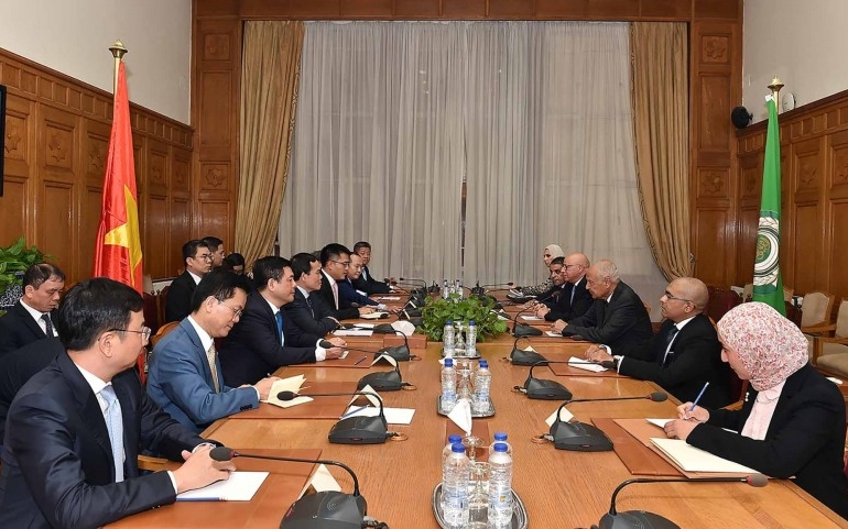 Phó Thủ tướng Trần Lưu Quang đến thăm Trụ sở và làm việc với Tổng thư ký Liên đoàn Ả-rập Xê-út Ahmed Aboul Gheit