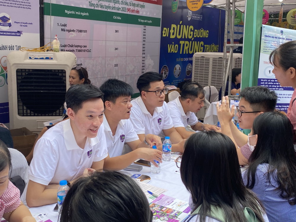 Chương trình chuẩn và Chương trình chất lượng cao