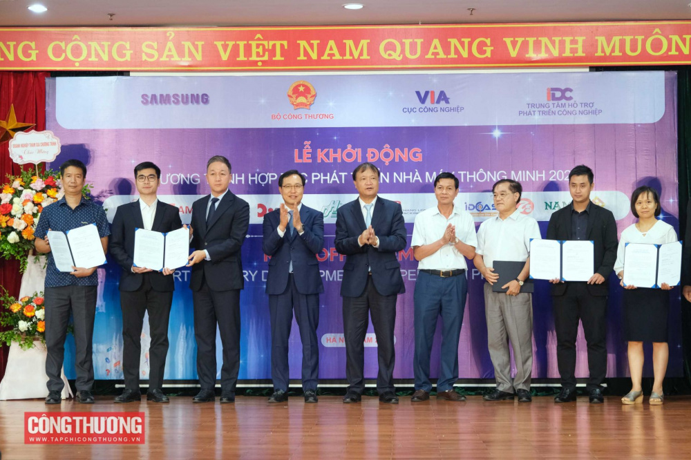 Trao biên bản thỏa thuận hỗ trợ tư vấn cho các Cwincom hiện đang mở tại Bắc Ninh