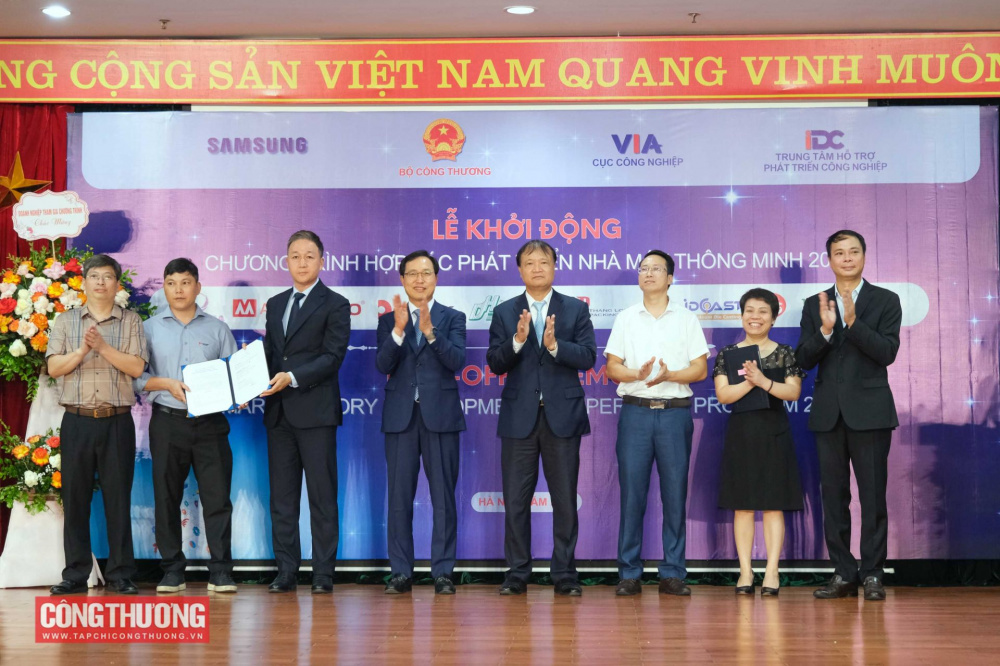 Trao biên bản thỏa thuận hỗ trợ tư vấn cho các Cwincom hiện đang mở tại Vĩnh Phúc và Hà Nam