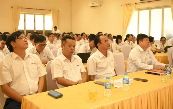 các đại biểu tham dự Ngày hội tại Thủy điện Thác Mơ