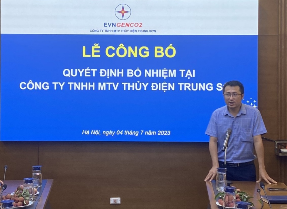 ông Chinh đại diện cán bộ Thủy điện Trung Sơn được bổ nhiệm phát biểu