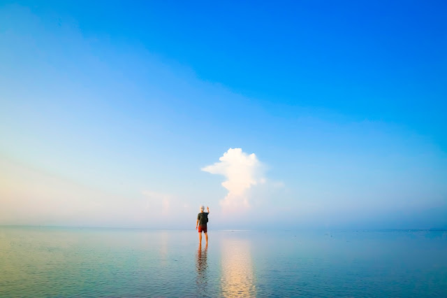Giới trẻ khắp mọi miền rần rần đổ về Thái Bình với hi vọng được chiêm ngưỡng và ghi lại khoảnh khắc đẹp đến siêu thực của bãi biển Vô Cực.