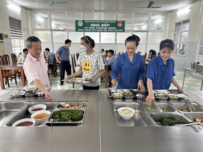 bếp ăn tự chọn
