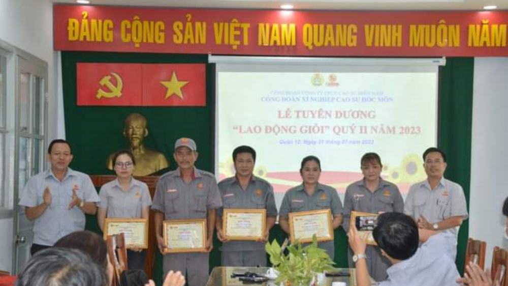 Cao su miền Nam: Các phong trào thi đua toàn diện, thiết thực