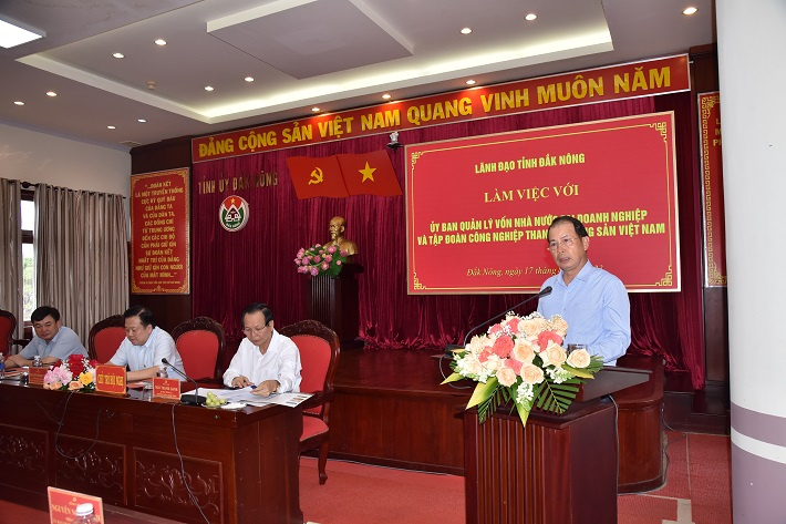 đồng chí Đặng Thanh Hải – Tổng giám đốc TKV trình bày báo cáo tại buổi làm việc