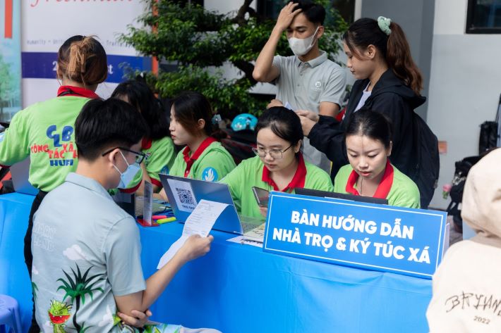 Nhà trường cũng bố trí đội ngũ hỗ trợ nhà trọ cho tân sinh viên