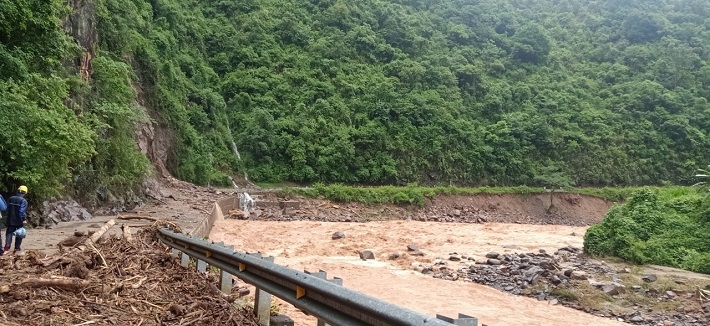 mưa lũ sạt lở