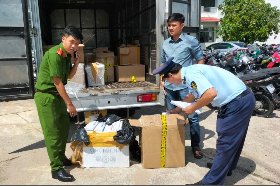 Đối tượng vận chuyển thuốc lá nhập lậu do Đội QLTT số 1 bắt giữ ngày 05/8