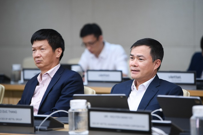 Lãnh đạo Tập đoàn Viettel tại lễ ký. 