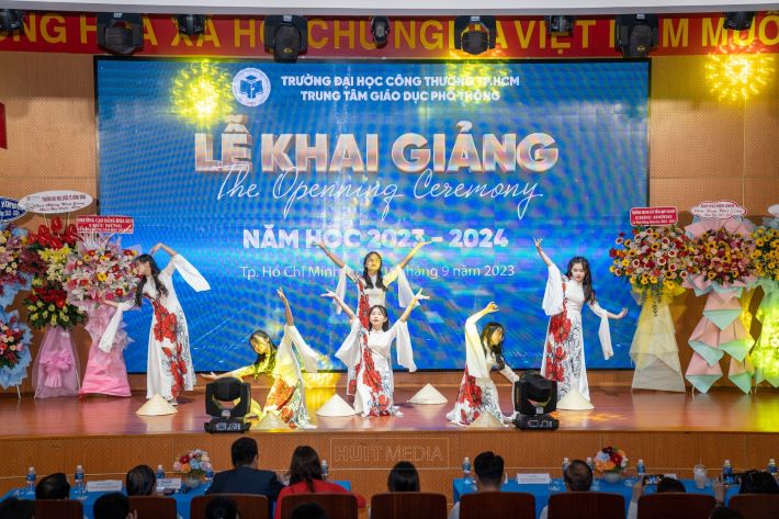 Một số hình ảnh tại buổi lễ: