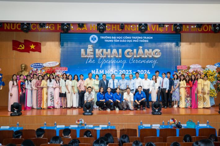 Một số hình ảnh tại buổi lễ: