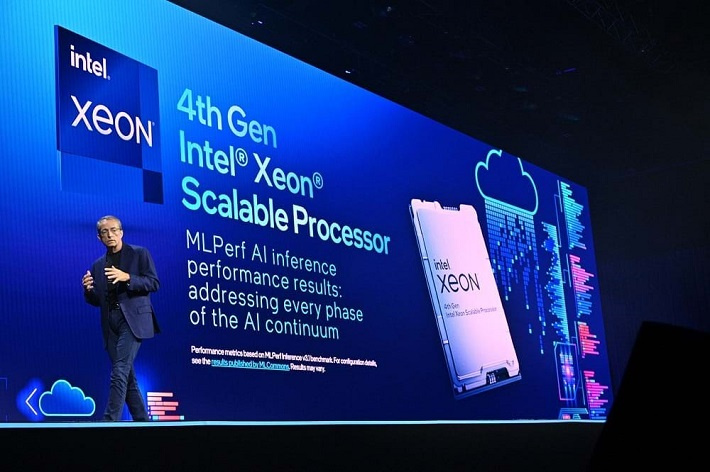 Ông Gelsinger giới thiệu sơ lược về thế thệ tiếp theo của các vi xử lý Intel Xeon.