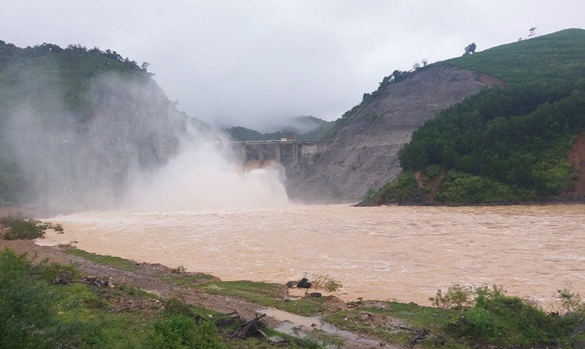 Thủy điện Hố Hô (Hà Tĩnh) đã bắt đầu xả tràn điều tiết nước qua tràn từ lúc 15h ngày 25/9