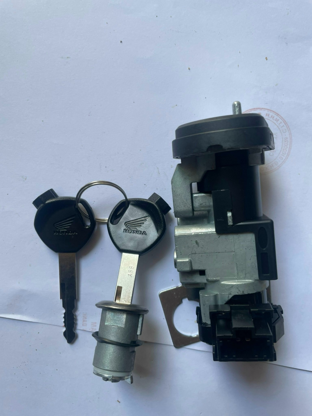 Cục QLTT Sơn La đã tiến hành kiểm tra, xử phạt 02 hộ kinh doanh có hành vi trưng bày để bán hàng hoá giả mạo nhãn hiệu Honda