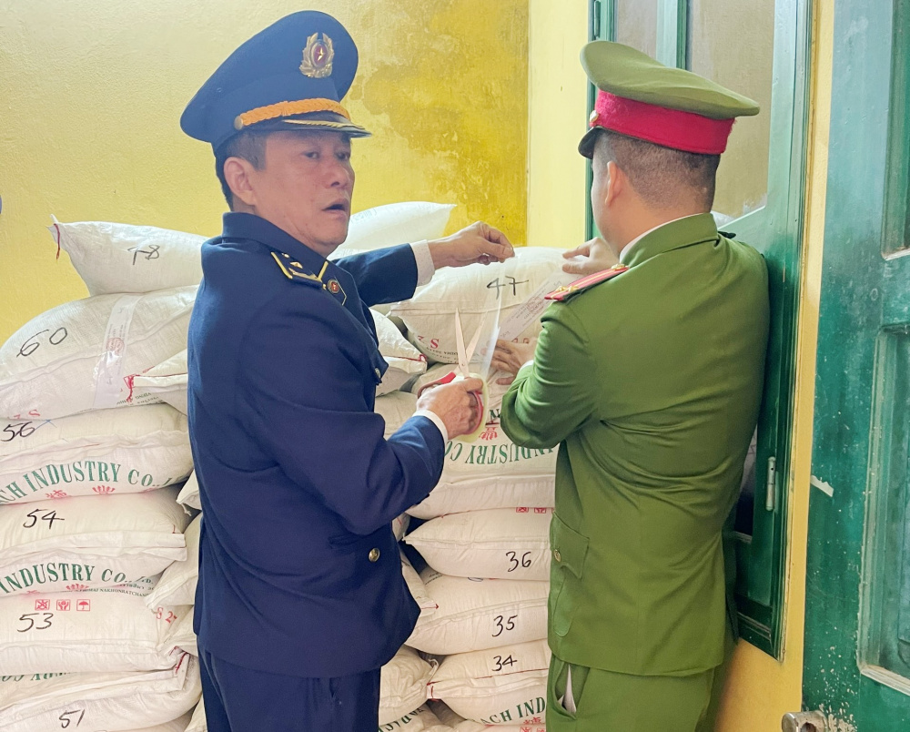 Tuyên Quang phát hiện và tạm giữ 03 tấn đường cát nhập lậu trên 01 phương tiện đang lưu thông trên địa bàn
