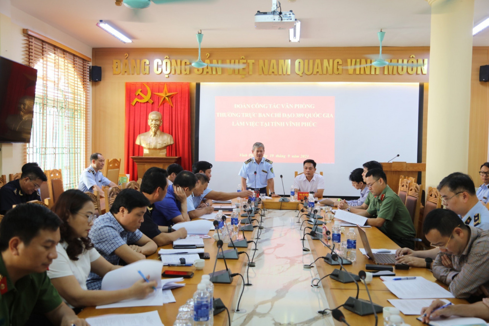 Ông Hoàng Phương, Cục trưởng Cục QLTT Vĩnh Phúc, Phó Ban thường trực BCĐ 389 tỉnh phát biểu tại buổi làm việc với Đoàn công tác Văn phòng Thường trực BCĐ 389 Quốc gia