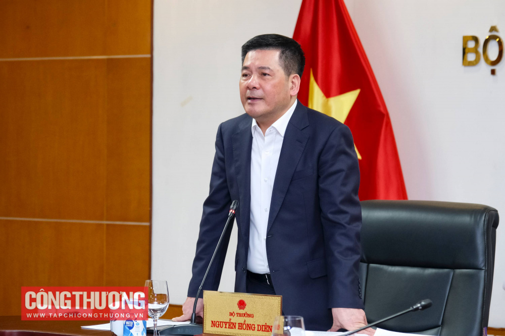 Bộ trưởng Nguyễn Hồng Diên