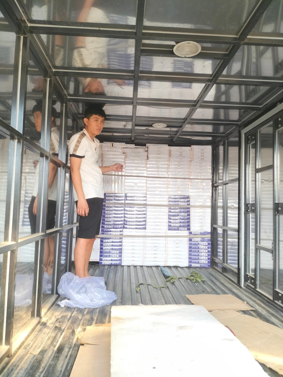 thuốc lá điếu nhập lậu