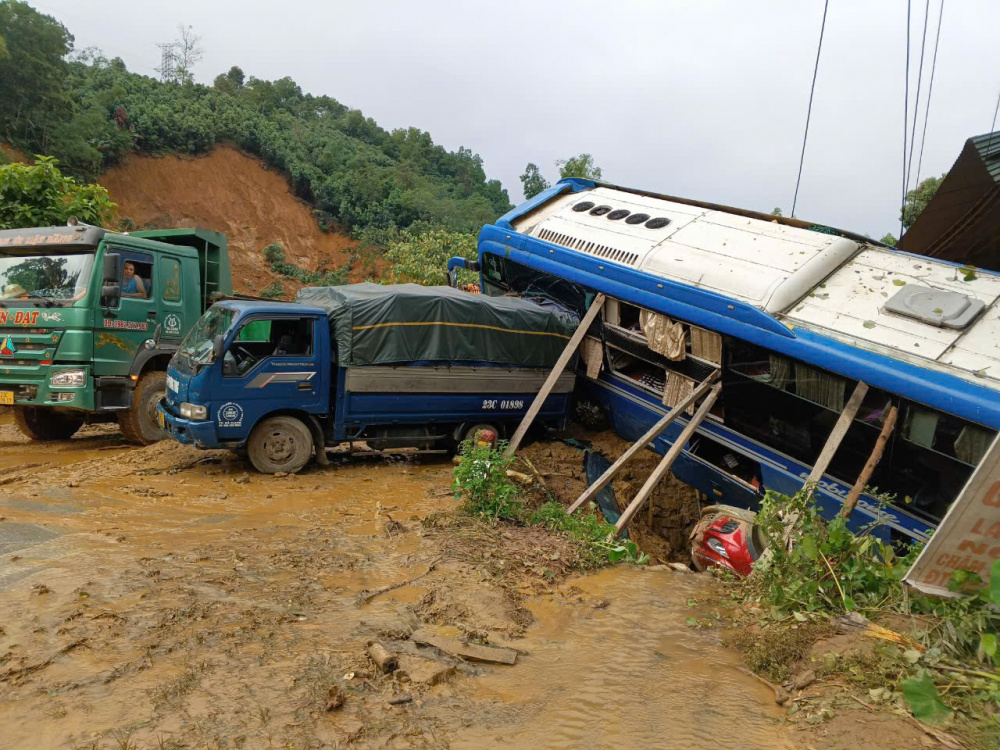 Thủ tướng chỉ đạo khẩn trương khắc phục sự cố sạt lở tại Hà Giang
