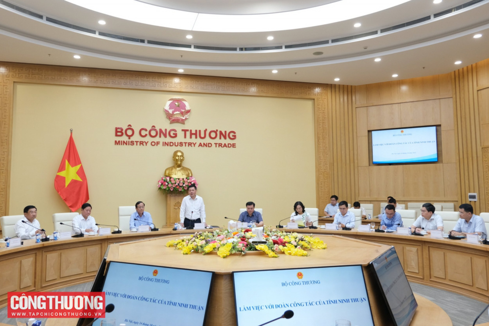 Bộ trưởng Nguyễn Hồng Diên chủ trì buổi làm việc với tỉnh Ninh Thuận