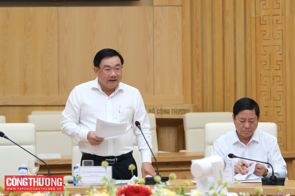 Bộ trưởng Nguyễn Hồng Diên chủ trì buổi làm việc với tỉnh Ninh Thuận