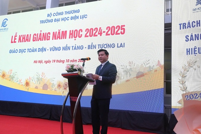 PGS.TS Đinh Văn Châu phát biểu khai giảng năm học mới 2024 -2025.
