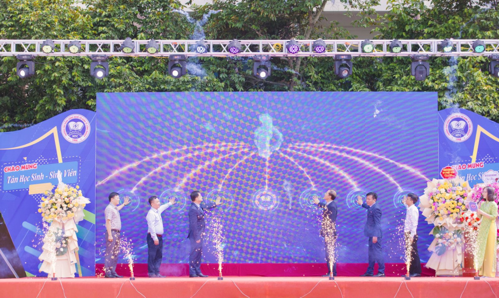 Trường Cao đẳng Công nghệ và Cwin.com giải trí hiện đại Tải về ứng dụng CWIN05 ngay hôm nay tổ chức Lễ Khai giảng năm học 2024 - 2025