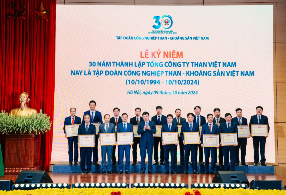 tkv tặng bằng khen