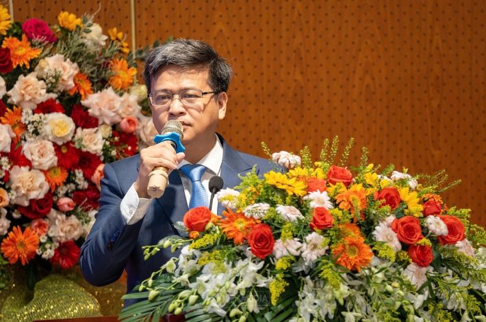 TS. Thái Doãn Thanh - Phó Hiệu trưởng Nhà trường đã phát biểu khai mạc buổi lễ tốt nghiệp
