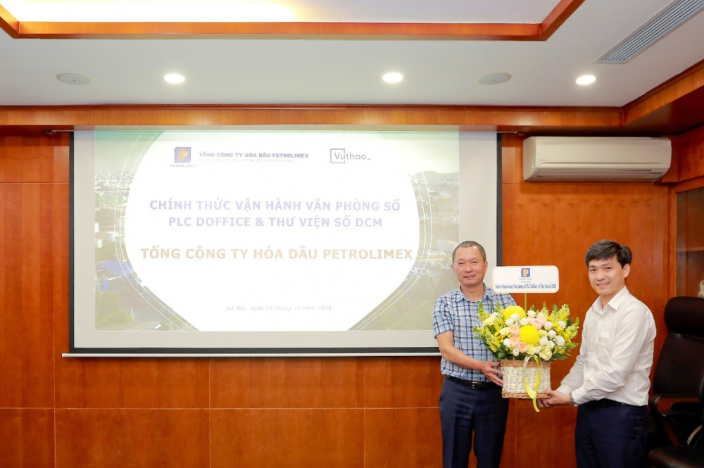 Công ty Vũ Thảo tặng hoa chúc mừng Lễ go-live thành công