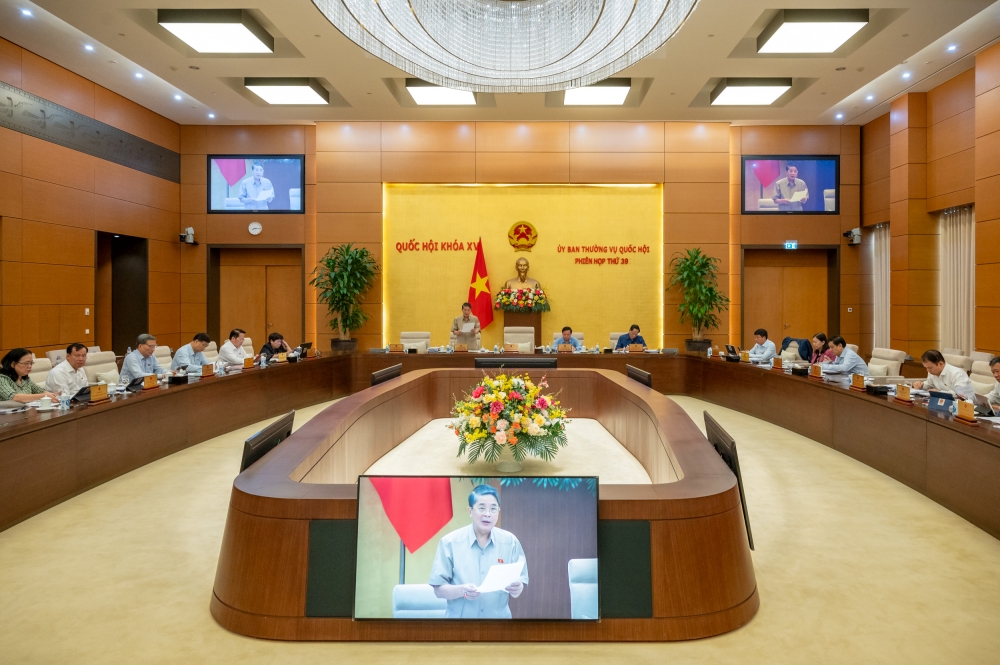 thi hành 1 luật sửa 7 luật