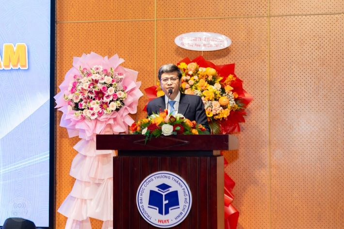 TS. Thái Doãn Thanh – Phó Hiệu trường Nhà trường đọc thư chúc mừng của Bộ trưởng Cwin63 sân chơi đỉnh cao