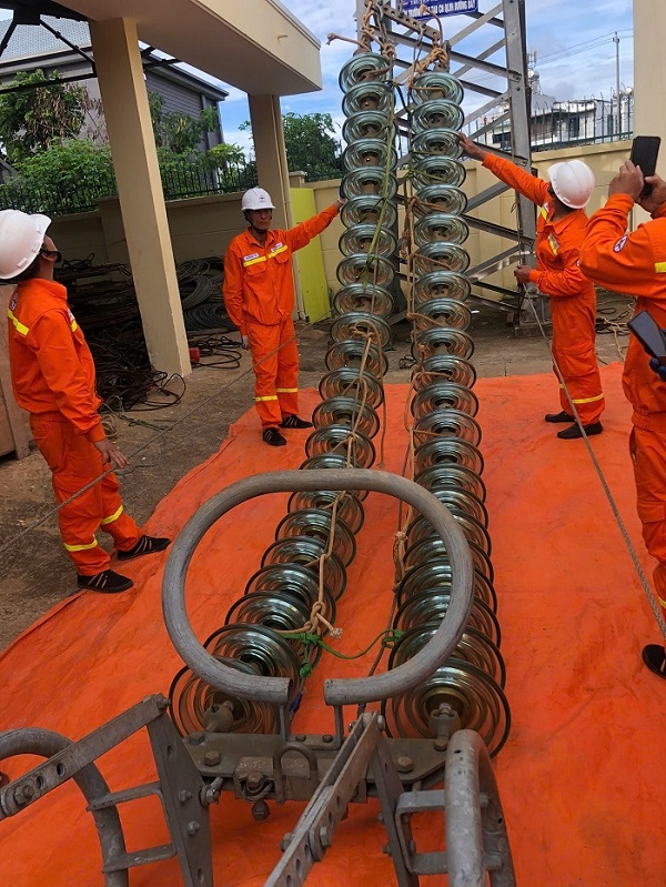 Bài thi bố trí sơ đồ puli phân lực 4-1 để tháo hạ chuỗi cách điện néo kép