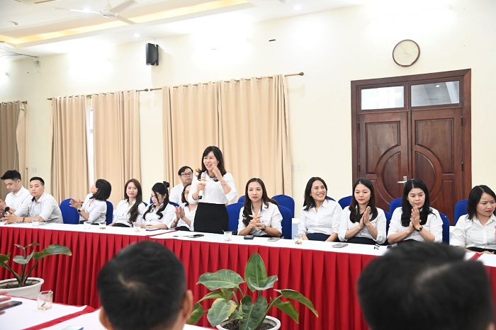 các đại biểu cùng trao đổi, thảo luận, chia sẻ những kinh nghiệm