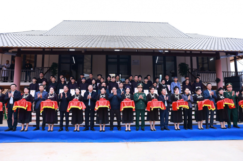 thủ tướng cắt băng khánh thành
