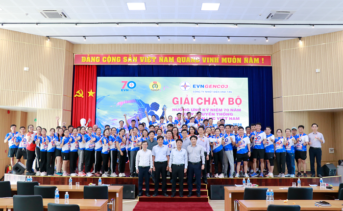 Ban tổ chức đã trao các giải thưởng cho các tập thể, cá nhân đạt thành tích tốt
