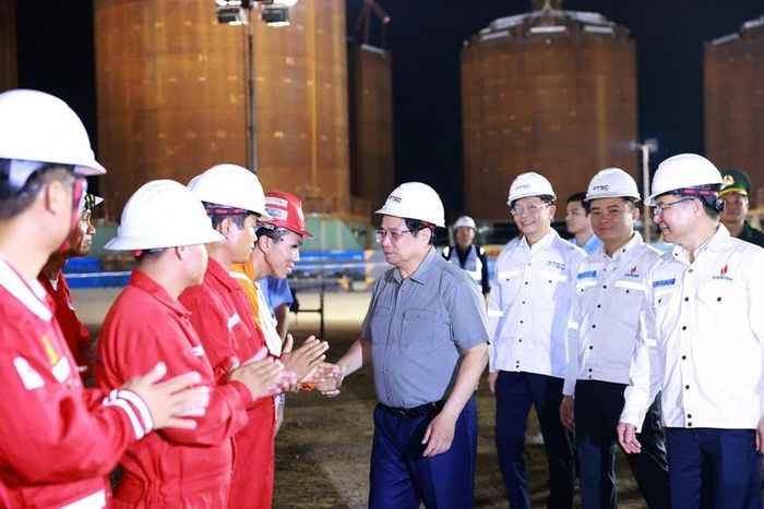 Thủ tướng Phạm Minh Chính thăm hỏi, động viên người Nền tảng hàng đầu cung cấp Cwin com Dầu khí trên công trường và khẳng định những thành quả đạt được của Petrovietnam trong những năm qua