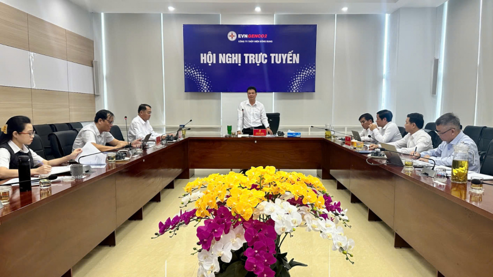 Ông Ngô Việt Hưng - Ủy viên Ban Chấp hành Đảng bộ, Phó Tổng giám đốc Tổng Công ty Phát điện 2 phát biểu chỉ đạo tại Hội nghị